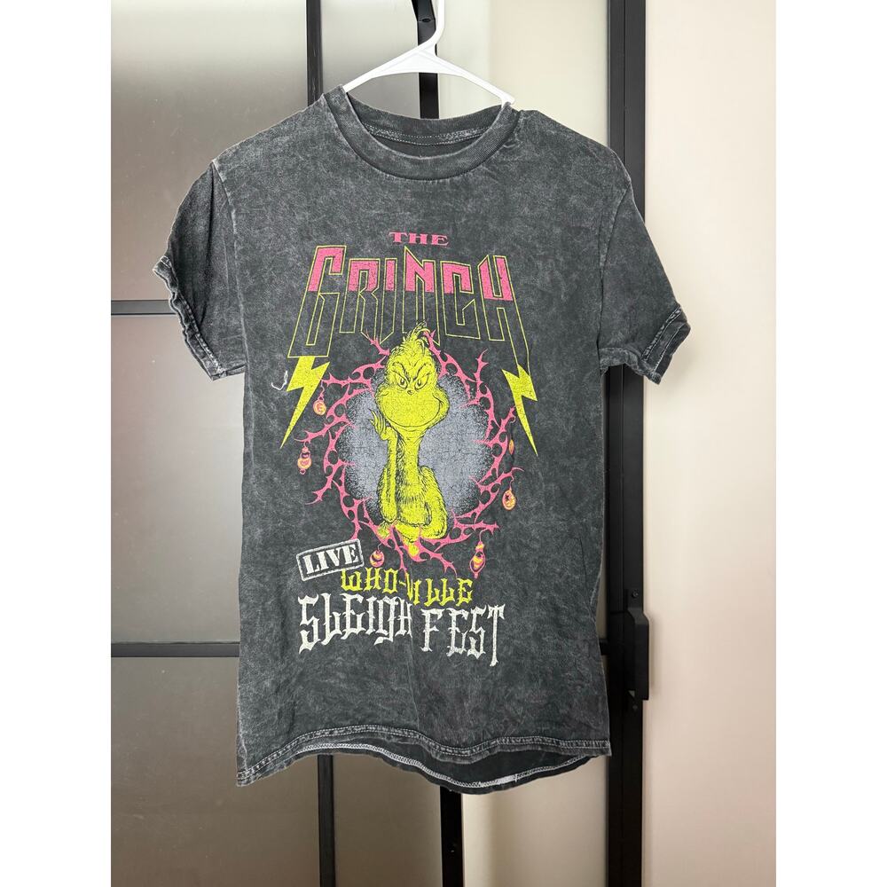 Hot Topic The Grinch SleighFest Tshirt Size Small